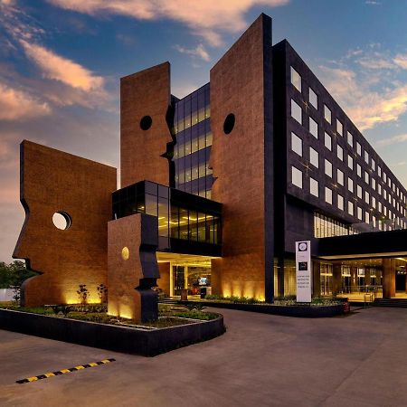 Essentia Luxury Hotel Indore Luaran gambar