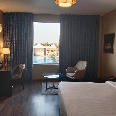 Essentia Luxury Hotel Indore Luaran gambar
