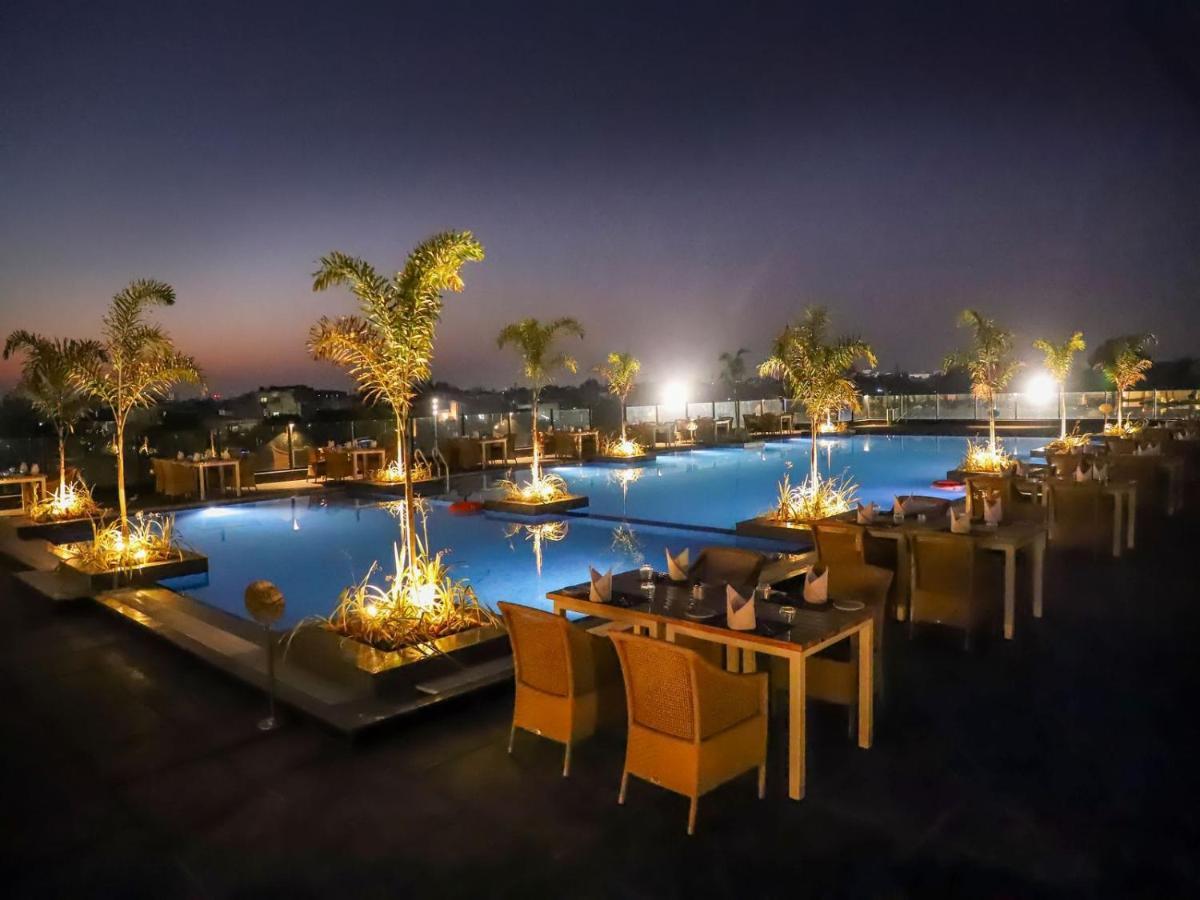 Essentia Luxury Hotel Indore Luaran gambar