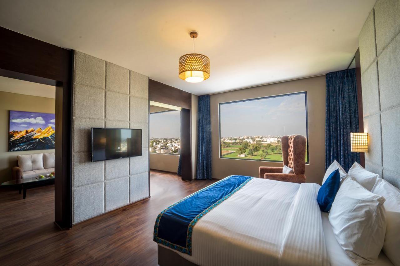 Essentia Luxury Hotel Indore Luaran gambar