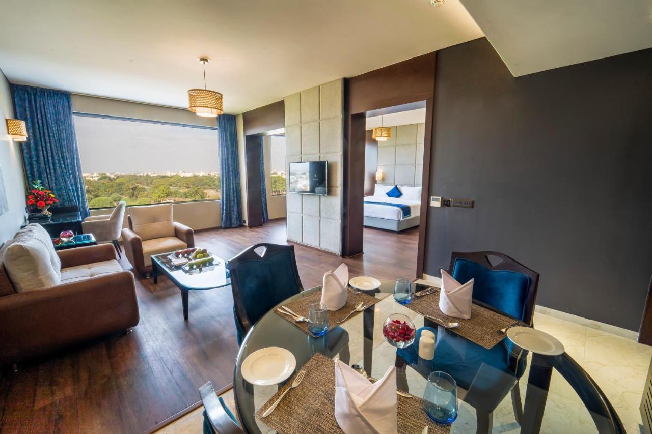 Essentia Luxury Hotel Indore Luaran gambar