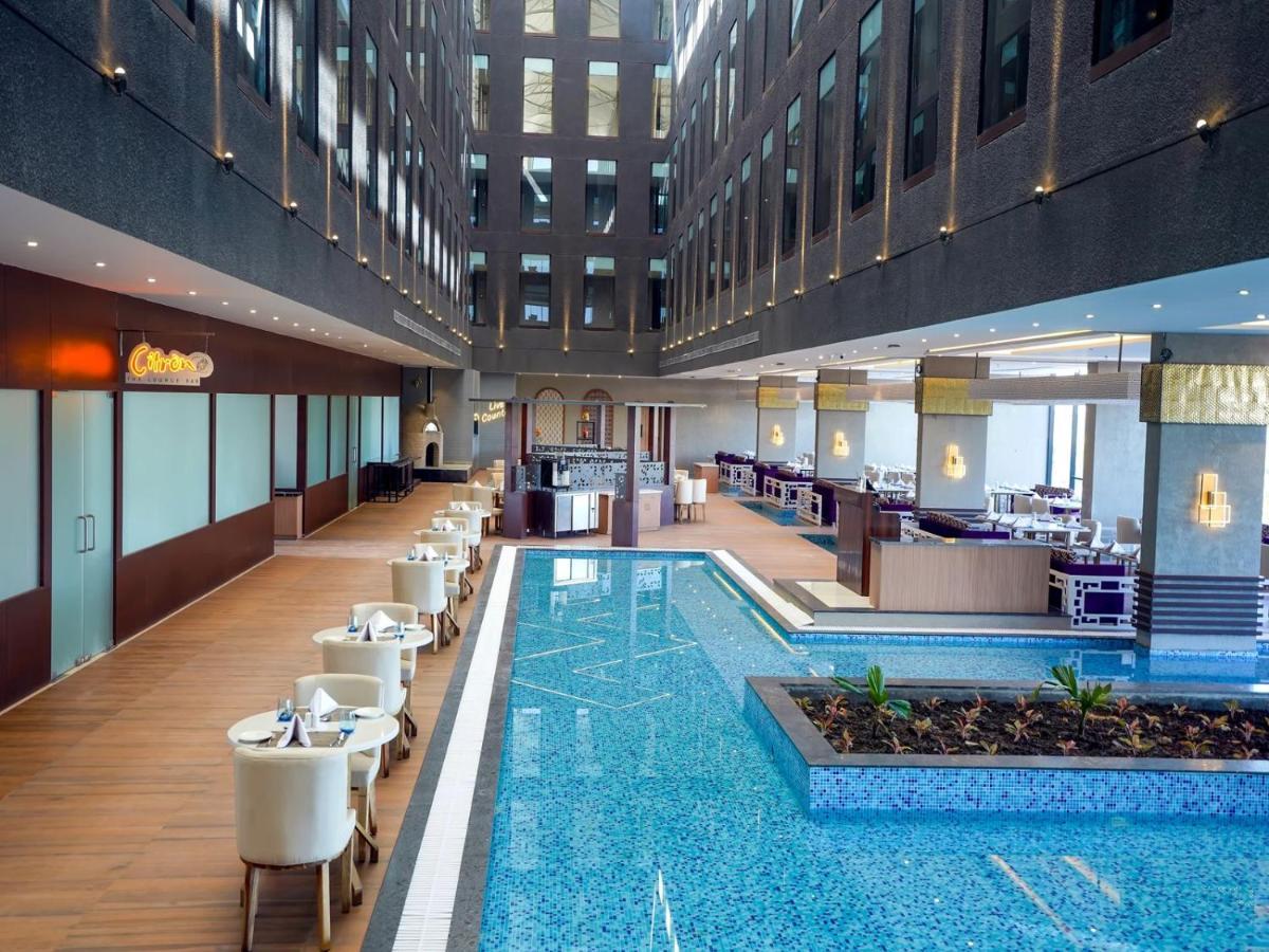 Essentia Luxury Hotel Indore Luaran gambar