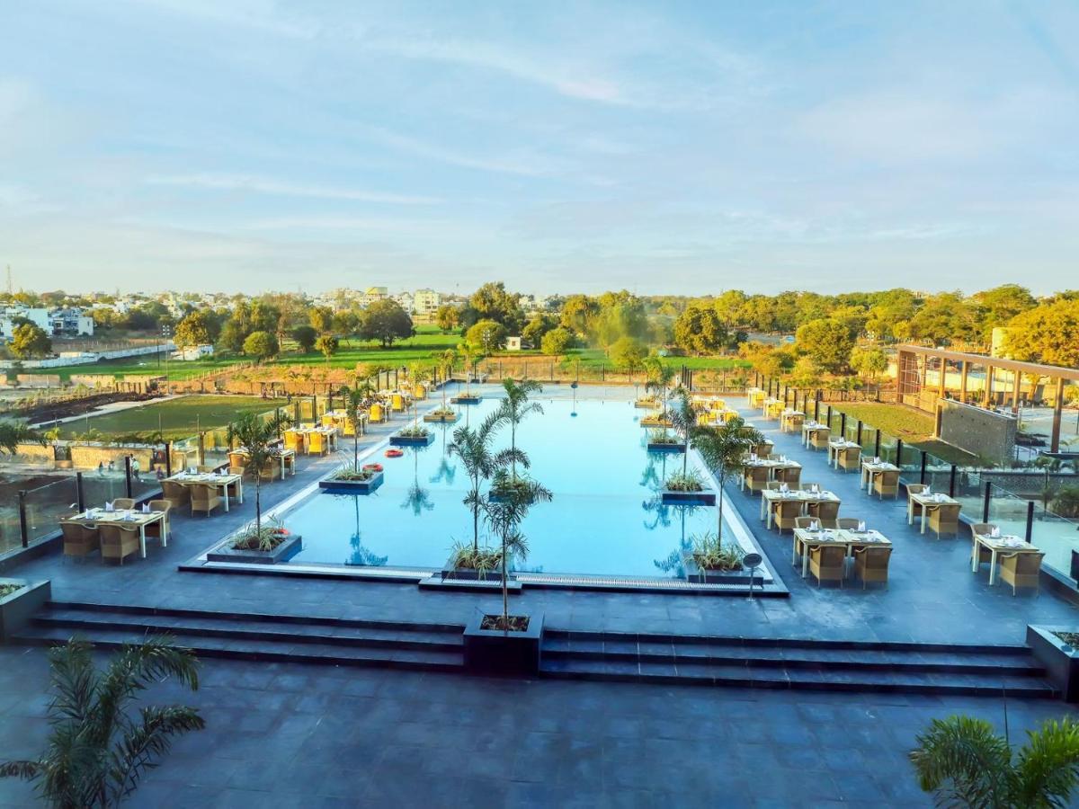 Essentia Luxury Hotel Indore Luaran gambar