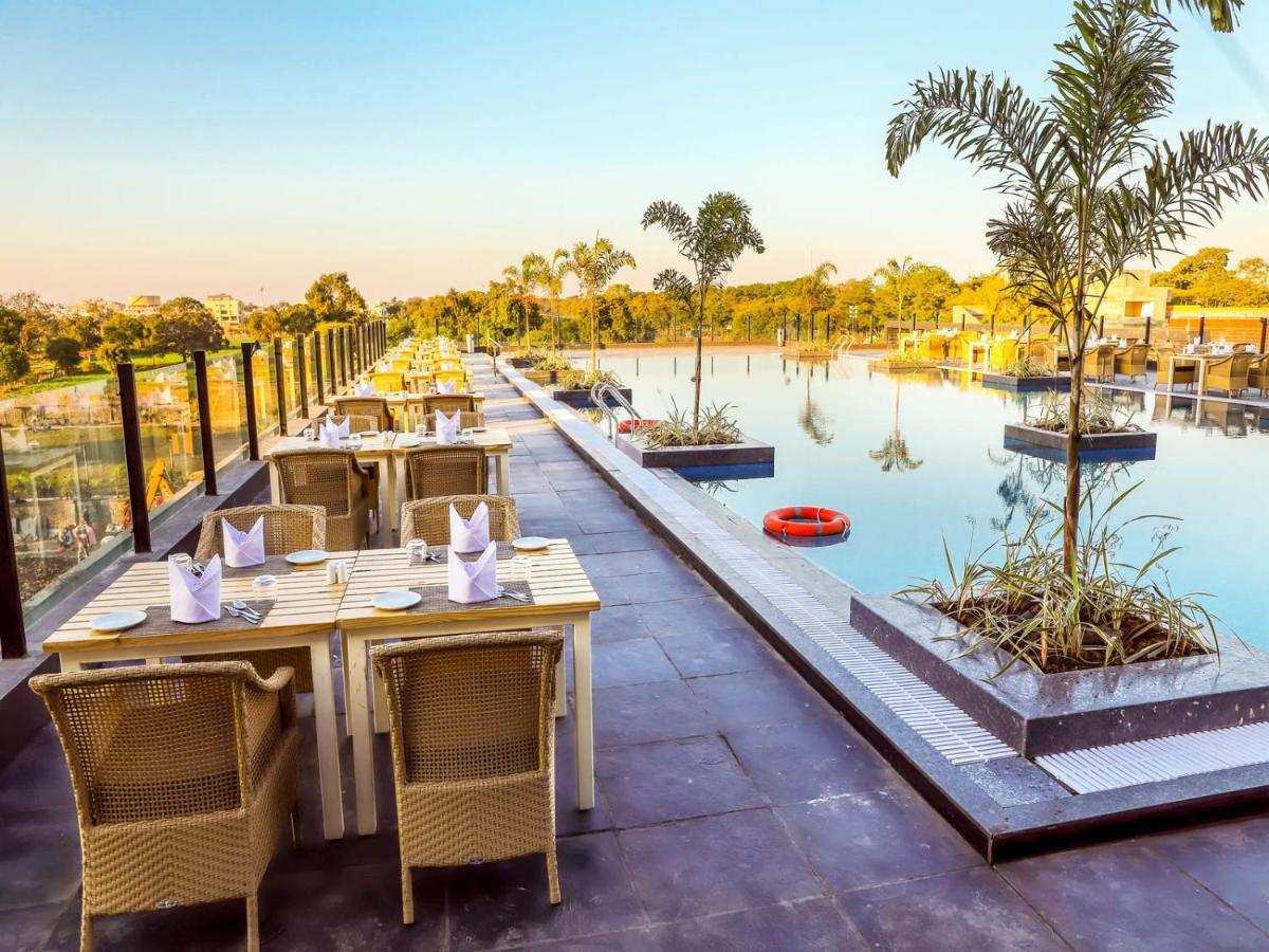 Essentia Luxury Hotel Indore Luaran gambar