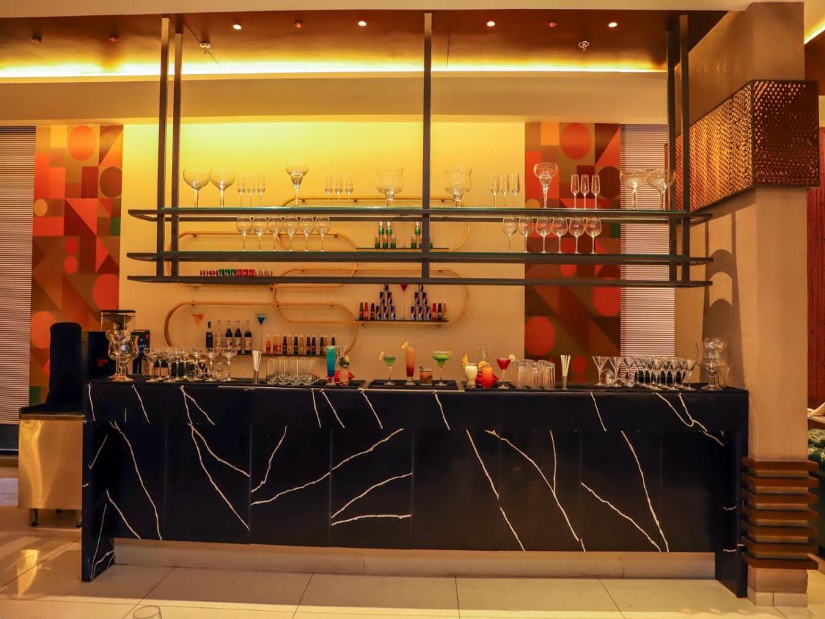 Essentia Luxury Hotel Indore Luaran gambar
