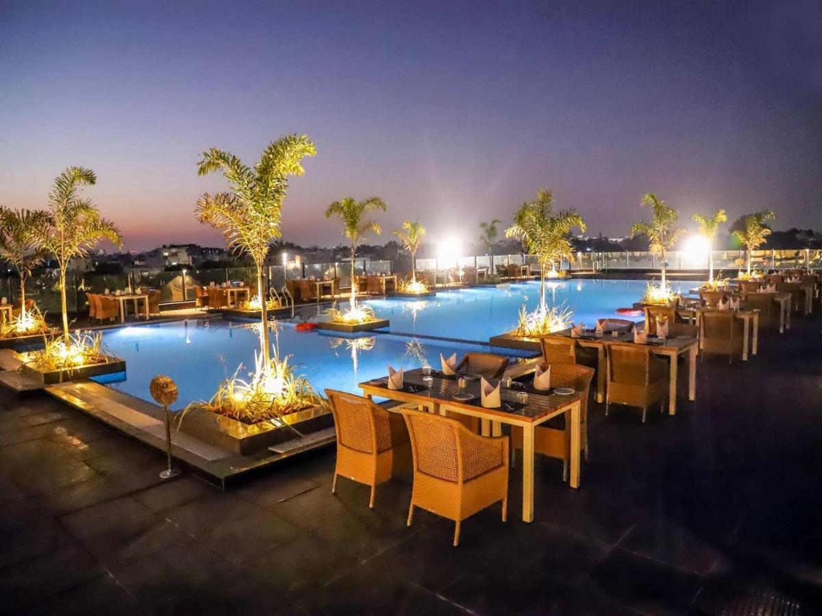 Essentia Luxury Hotel Indore Luaran gambar