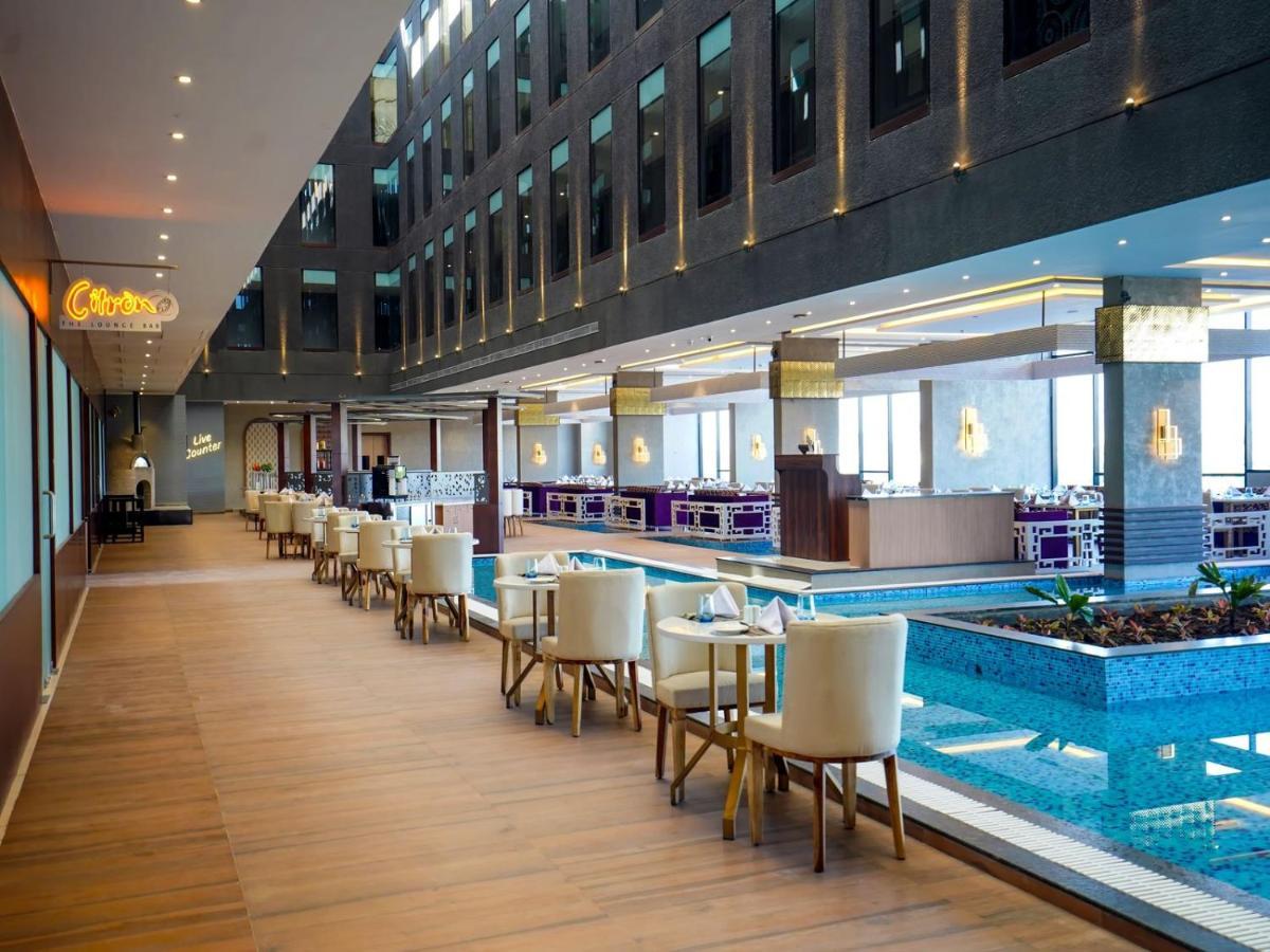 Essentia Luxury Hotel Indore Luaran gambar