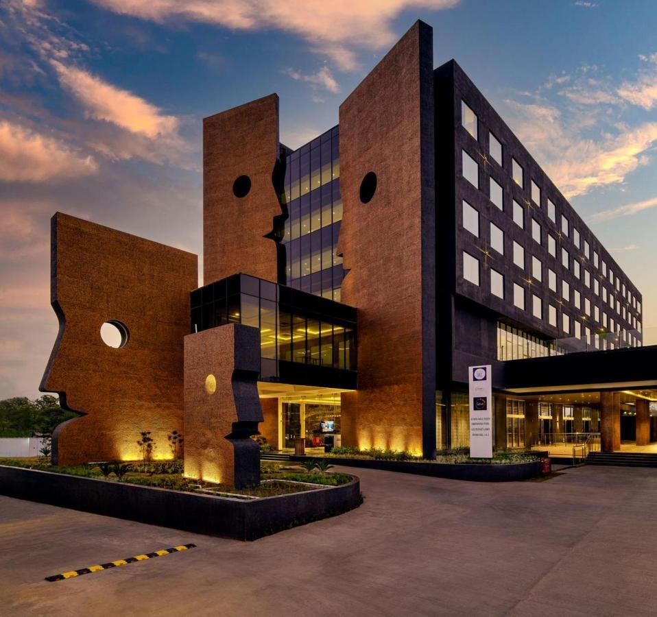 Essentia Luxury Hotel Indore Luaran gambar