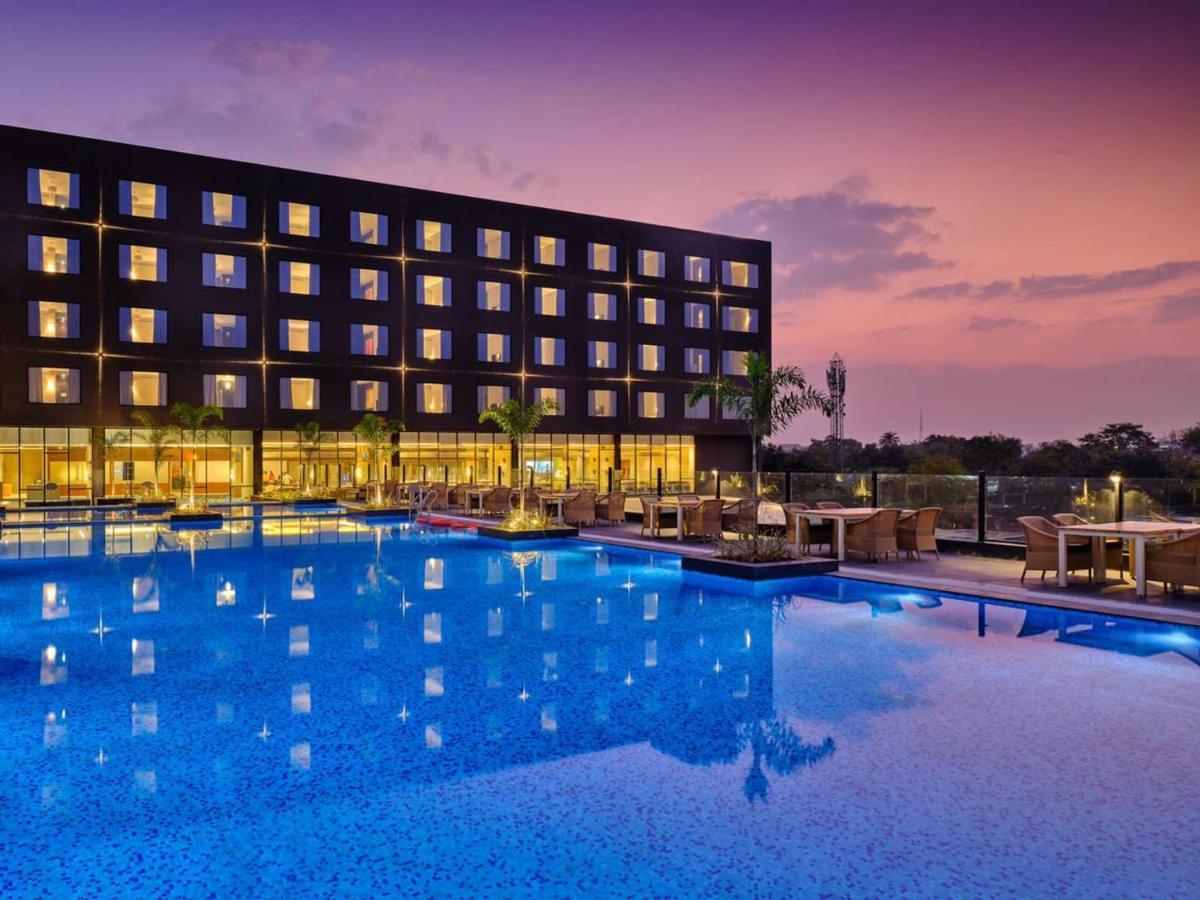 Essentia Luxury Hotel Indore Luaran gambar