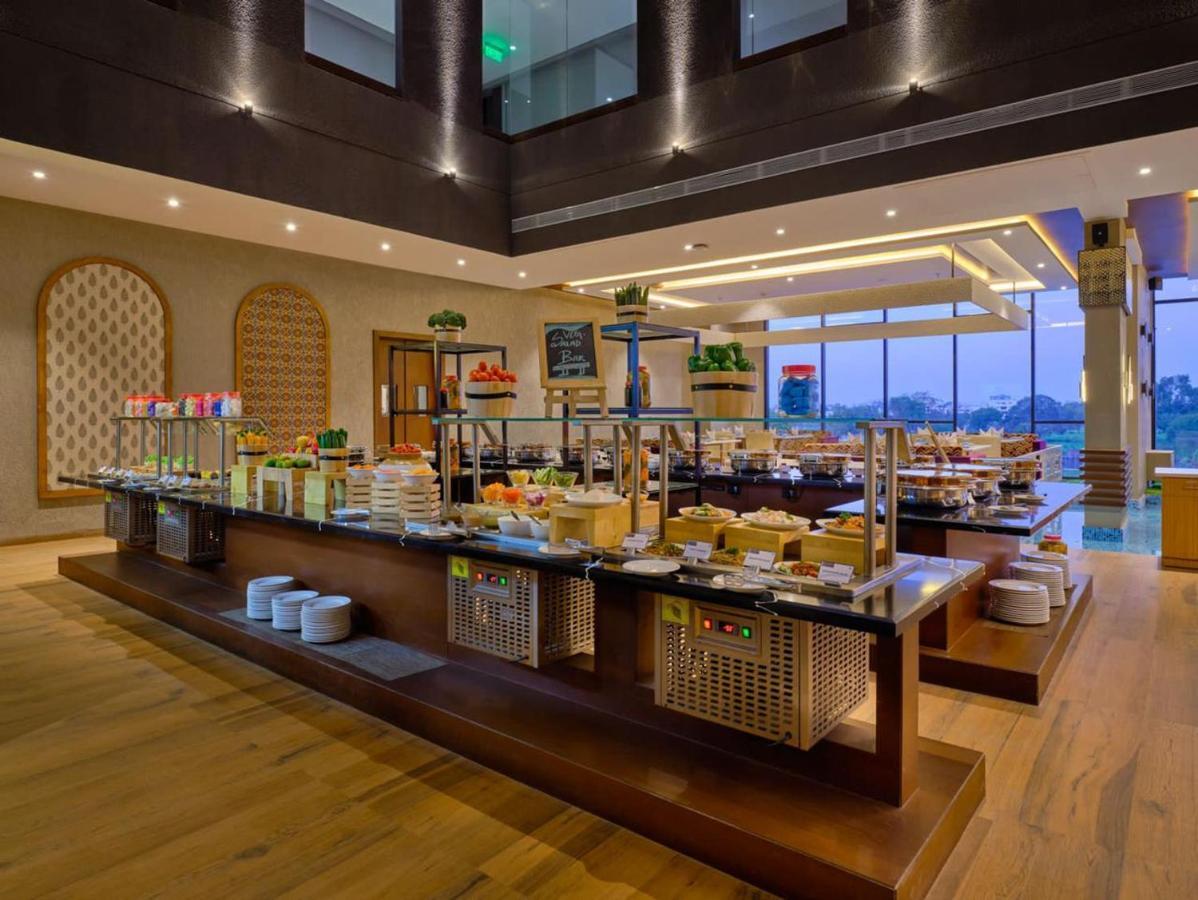 Essentia Luxury Hotel Indore Luaran gambar