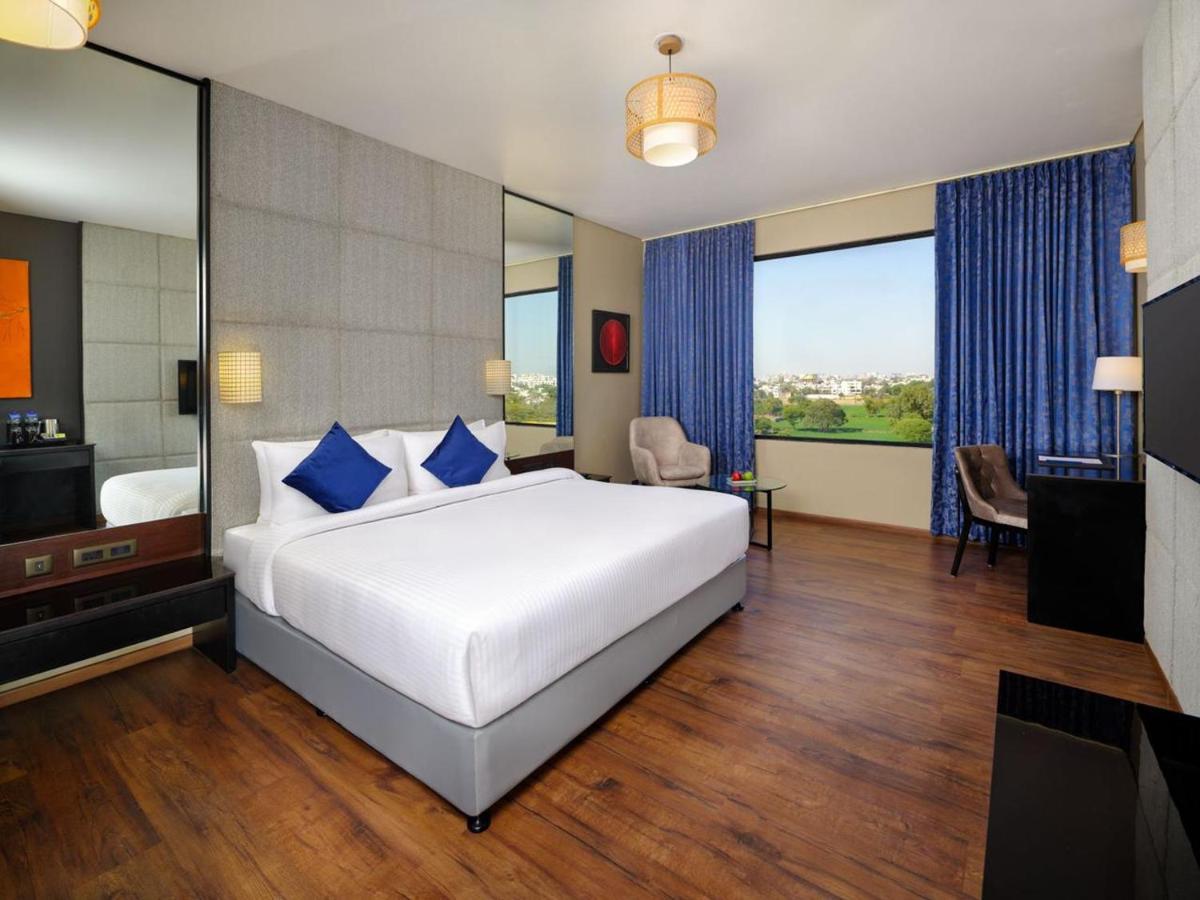 Essentia Luxury Hotel Indore Luaran gambar