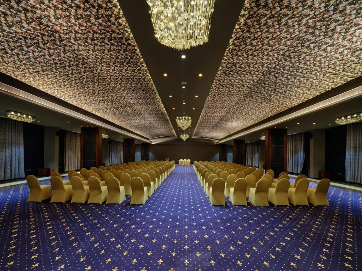 Essentia Luxury Hotel Indore Luaran gambar