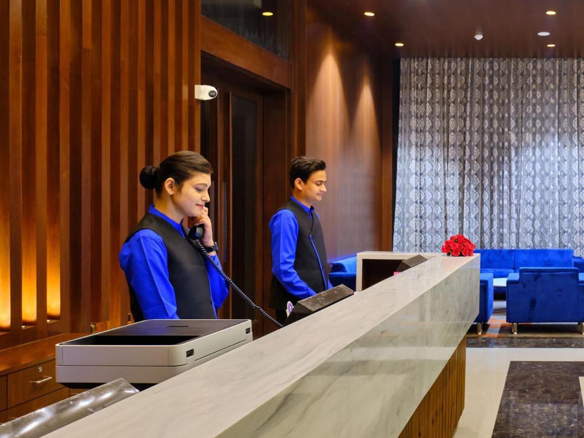 Essentia Luxury Hotel Indore Luaran gambar