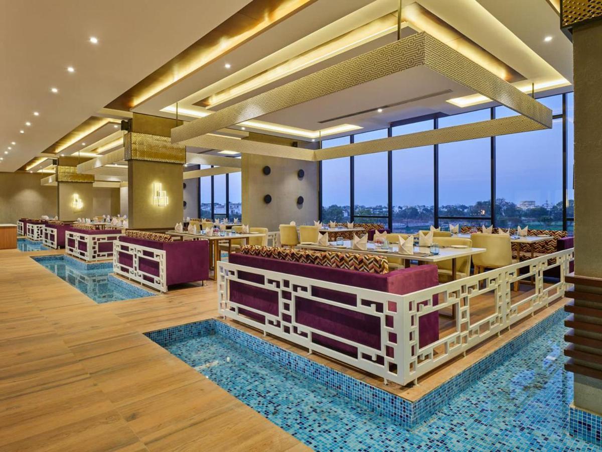 Essentia Luxury Hotel Indore Luaran gambar