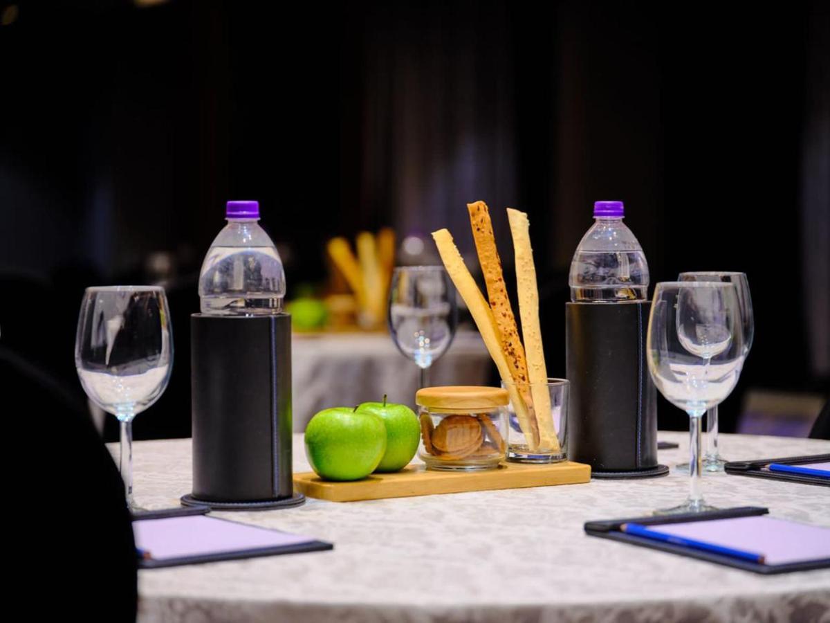 Essentia Luxury Hotel Indore Luaran gambar