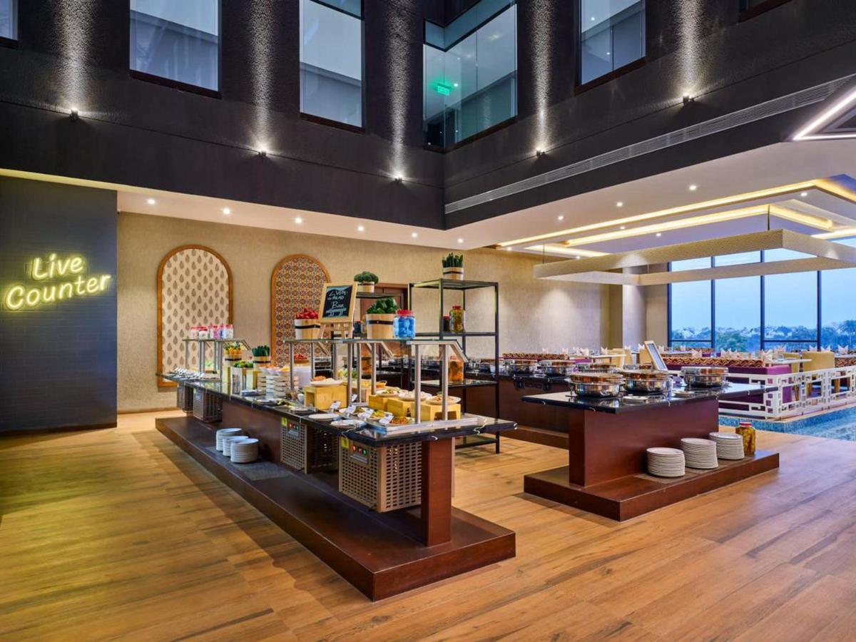 Essentia Luxury Hotel Indore Luaran gambar