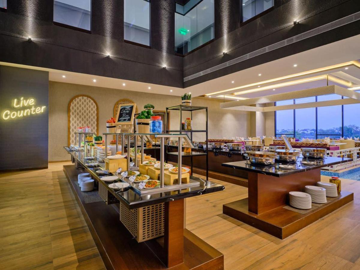 Essentia Luxury Hotel Indore Luaran gambar