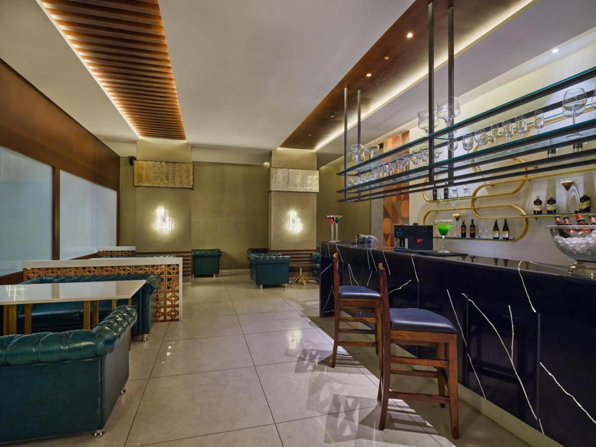 Essentia Luxury Hotel Indore Luaran gambar